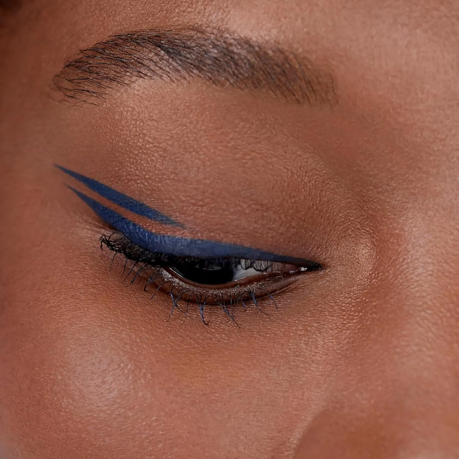 3INA The Color Pen Eyeliner 830 - Ultra Fine Tip 14H Dark Blue Longwear Liquid Liner - Vibrant Color, Matte, Smudgeproof, Flake Proof Eye Makeup - Cruelty Free, Paraben Free, Vegan Cosmetics - Navy