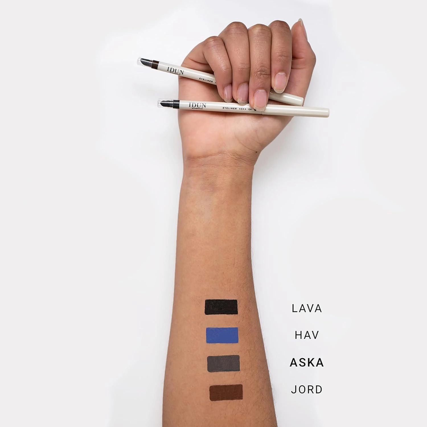 Creamy Eyeliner - Precision Pen for Flawless Eye Looks - Skin Nourishing Mineral Formula - Fine Tipped Point and Angled Smudging Tool for Sharp or Smoky Designs - 104 Aska - 0.012 oz