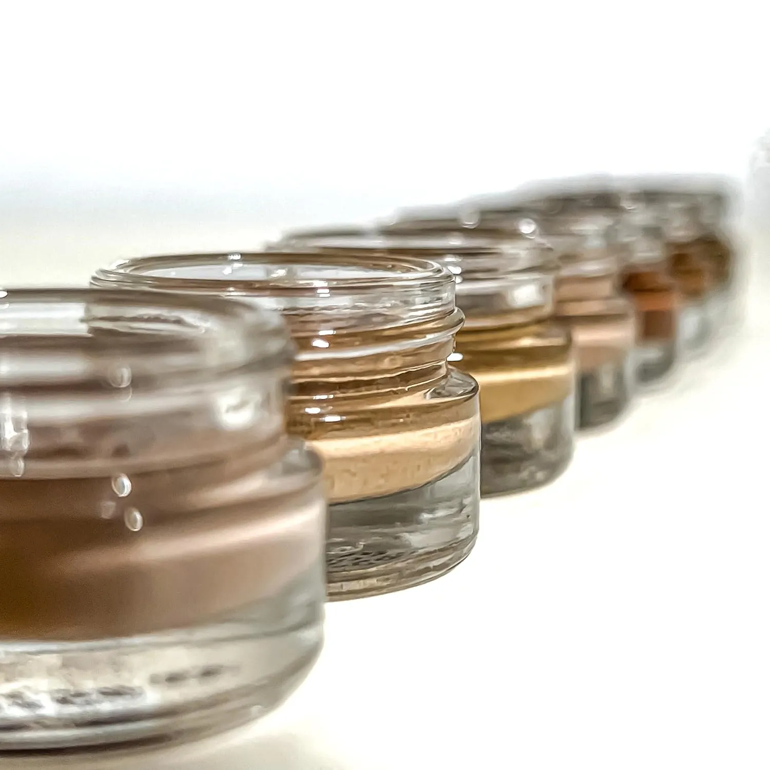elke WONDERBROW COLORED BROW WAX paraben free colors, defines long lasting hold, water resistant mineral based cream to powder wax (Eva)