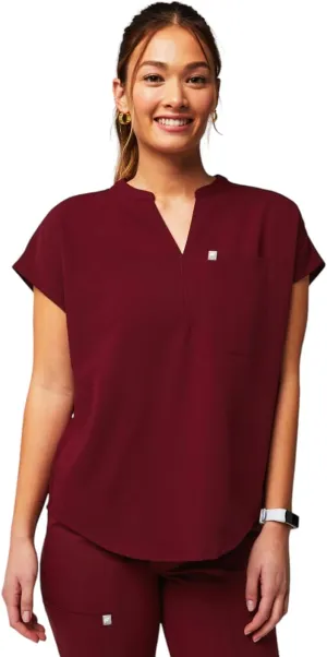 Fabletics Women's Evolve 3-Pocket Scrub Top with an Oversized Fit - MotionTech, 4-Way Stretch, Wrinkle-Resist, Anti-Shrink