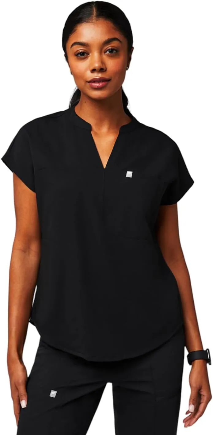 Fabletics Women's Evolve 3-Pocket Scrub Top with an Oversized Fit - MotionTech, 4-Way Stretch, Wrinkle-Resist, Anti-Shrink