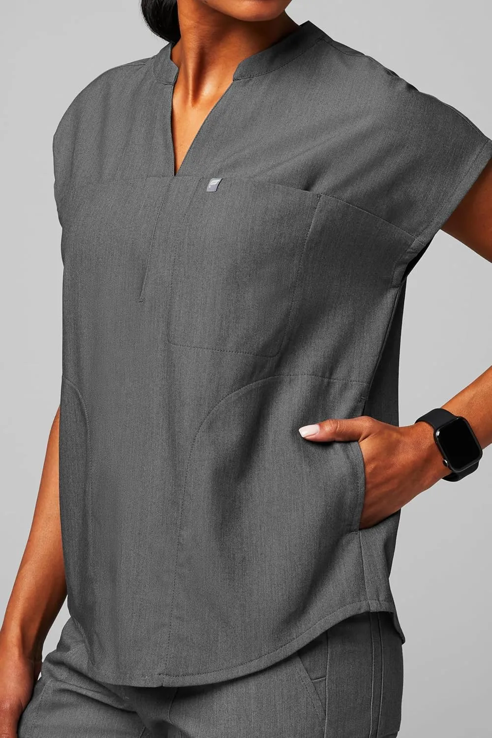 Fabletics Women's Evolve 3-Pocket Scrub Top with an Oversized Fit - MotionTech, 4-Way Stretch, Wrinkle-Resist, Anti-Shrink