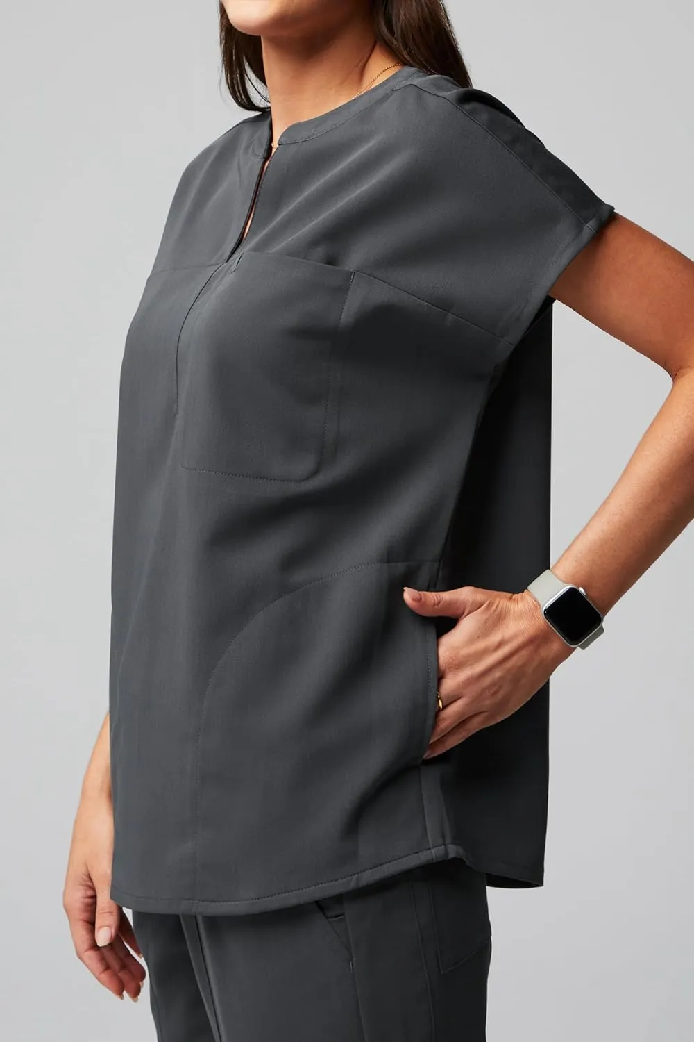 Fabletics Women's Evolve 3-Pocket Scrub Top with an Oversized Fit - MotionTech, 4-Way Stretch, Wrinkle-Resist, Anti-Shrink