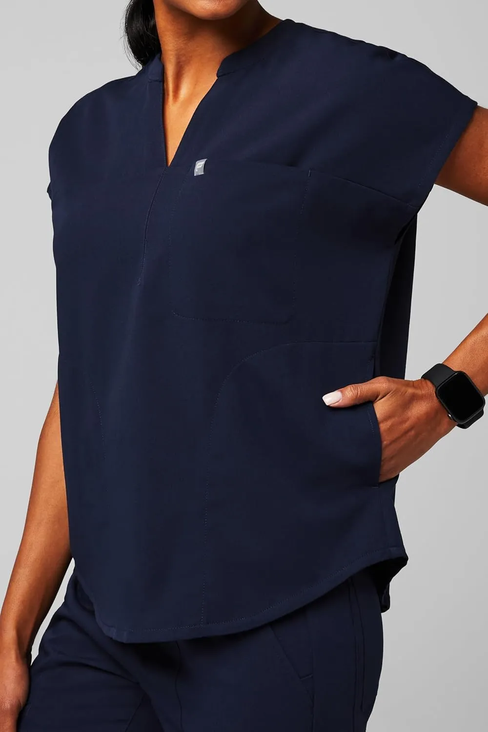 Fabletics Women's Evolve 3-Pocket Scrub Top with an Oversized Fit - MotionTech, 4-Way Stretch, Wrinkle-Resist, Anti-Shrink