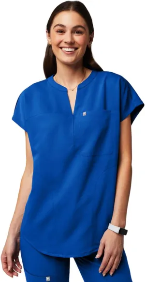 Fabletics Women's Evolve 3-Pocket Scrub Top with an Oversized Fit - MotionTech, 4-Way Stretch, Wrinkle-Resist, Anti-Shrink
