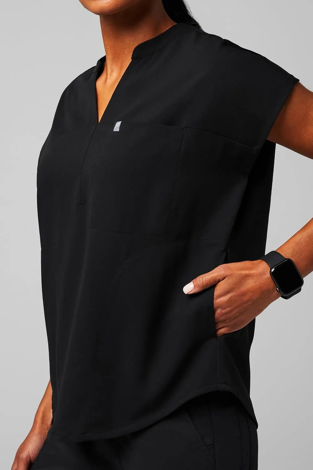 Fabletics Women's Evolve 3-Pocket Scrub Top with an Oversized Fit - MotionTech, 4-Way Stretch, Wrinkle-Resist, Anti-Shrink