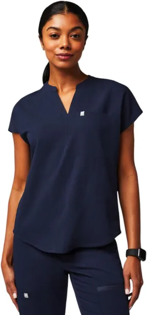 Fabletics Women's Evolve 3-Pocket Scrub Top with an Oversized Fit - MotionTech, 4-Way Stretch, Wrinkle-Resist, Anti-Shrink
