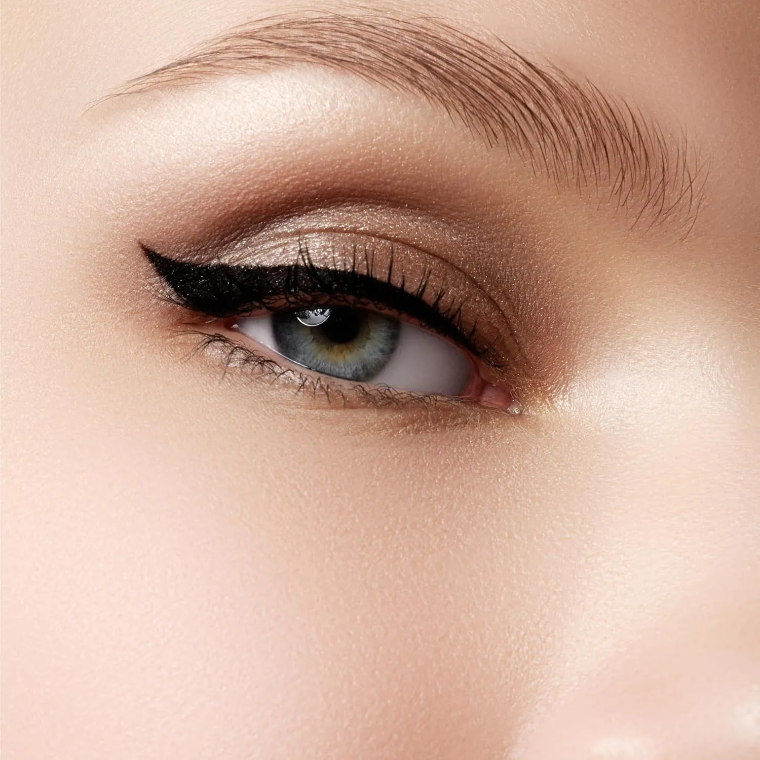 ILONA Dreamliner | Enduring Cake Eyeliner | Smudge-Proof with Longwearing Formula | Enriched with Vitamin A & Soybean Oil | Water Activated | 0.14 oz (Pitch Black)
