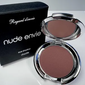 Nude Envie - Eye Shadow - Velvety Texture & Easy Application - Pigmented Long-Lasting Matte Finish - Blendable - Mirror Compact - Single Eye Shadow - Vegan, Paraben-Free & Cruelty-Free - Dazzle