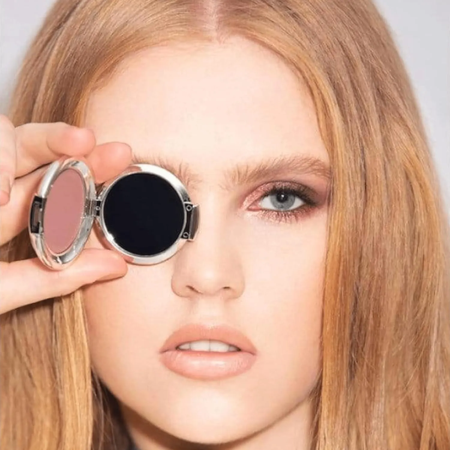 nude envie - Eye Shadow - Velvety Texture & Easy Application - Pigmented Long-Lasting Matte Finish - Blendable - Mirror Compact - Single Eye Shadow - Vegan, Paraben-Free & Cruelty-Free - Destiny