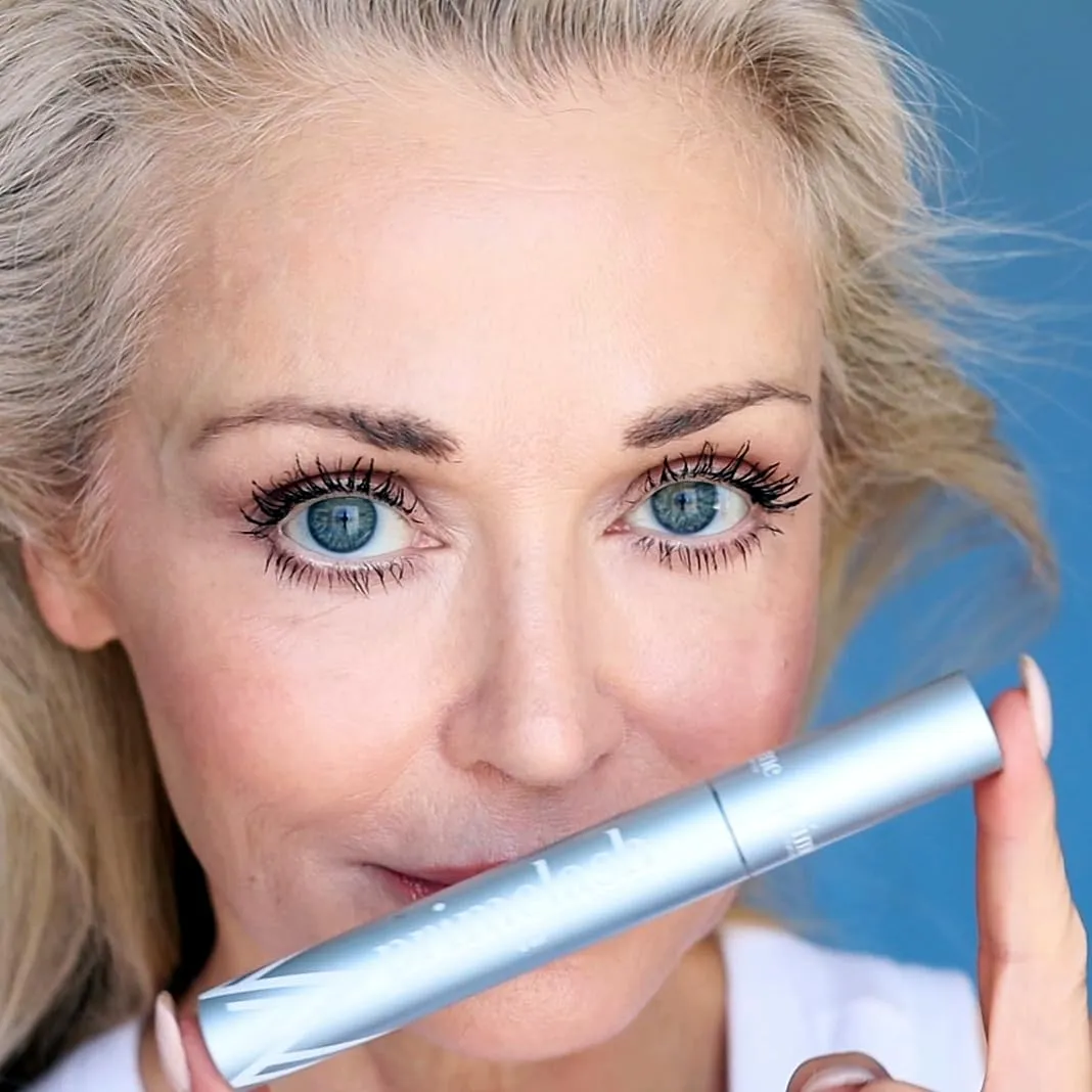 PrimeLash Mascara for Older Women – Volumizing, Incredible Length in 2 Coats – Long-Stay, Zero Clumps, Hypoallergenic (Brown)