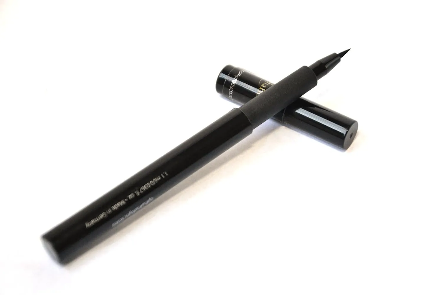 ShaBoom Beauty Water-Resistant Smudge Proof Easy Application Felt-Tip Eyeliner Pen, Long Lasting and Cruelty-Free (Black)