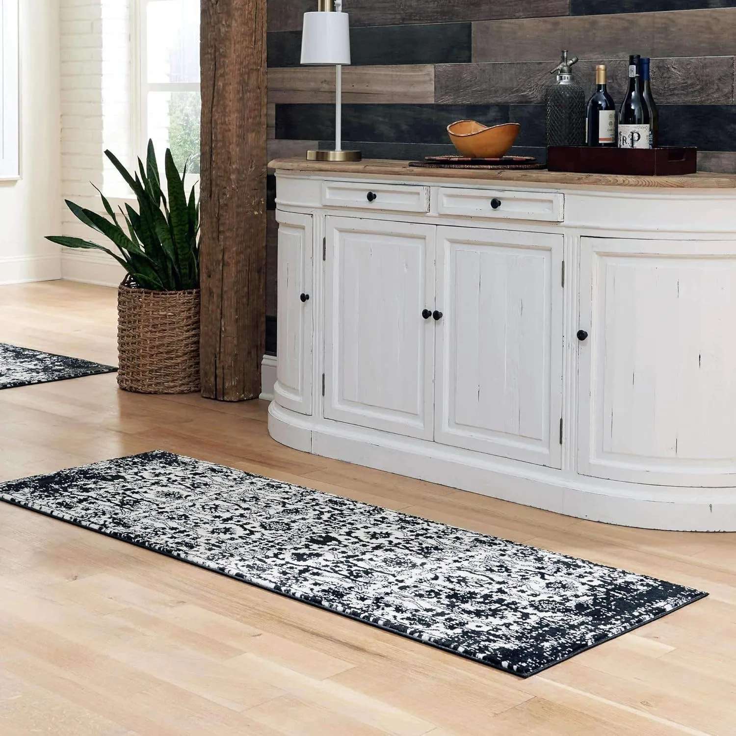 Unique Loom Portland Collection Bohemian Vintage Inspired Tone-on-Tone Design Area Rug (2' 2 x 6' 0 Runner, White/ Black)
